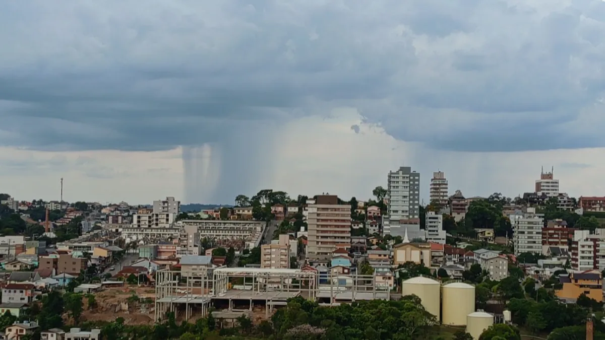 Calor favorece temporais com risco de granizo e vendavais no RS nesta sexta-feira