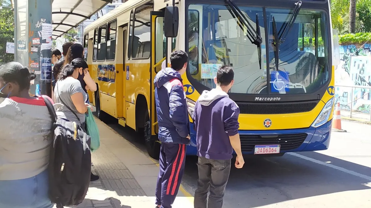 Ônibus gratuitos facilitam deslocamento de eleitores em Bento Gonçalves