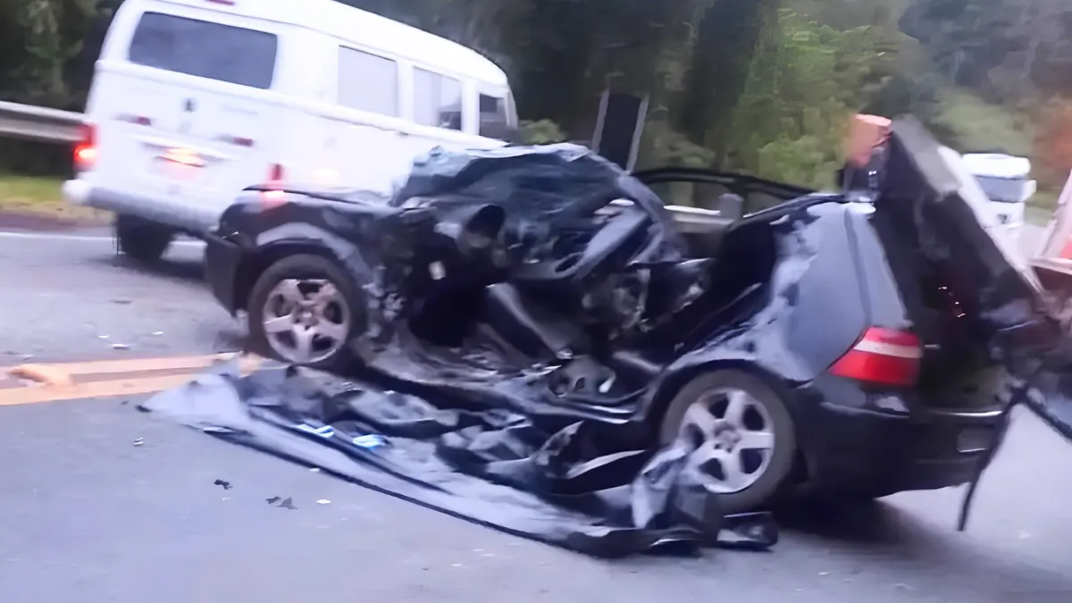 Mulher morre e duas pessoas ficam feridas em colisão na BR-470