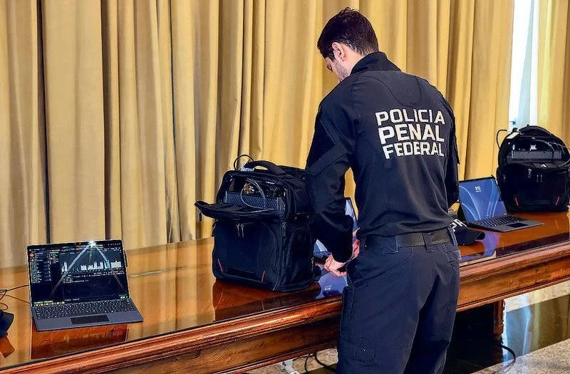 Bloqueio de celulares em presídios fica mais fácil com novo decreto do Governo